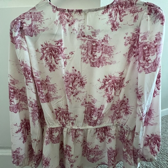 Beautiful blouse - Picture 4 of 5